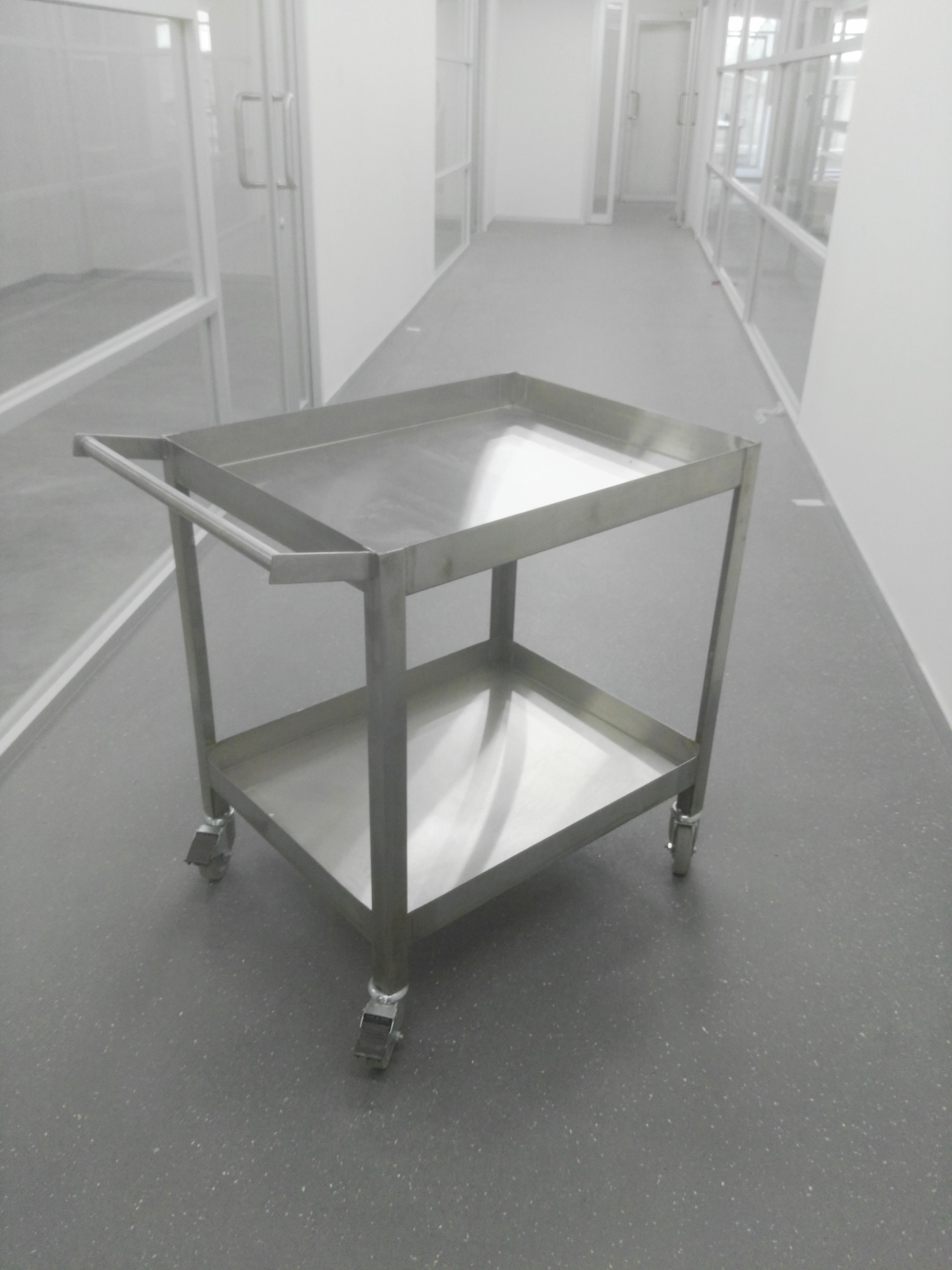 Carrito viajero de acero inoxidable para laboratorio